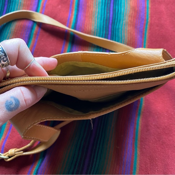 Fossil Leather Tan Crossbody purse. Adjustable strap. Outside pockets. - Picture 2 of 8